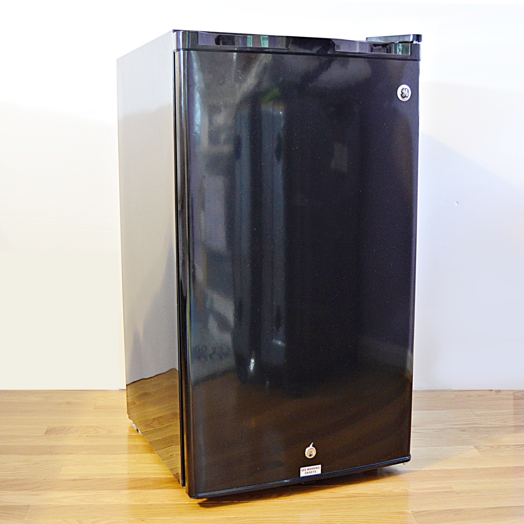 GE Miniature Refrigerator EBTH