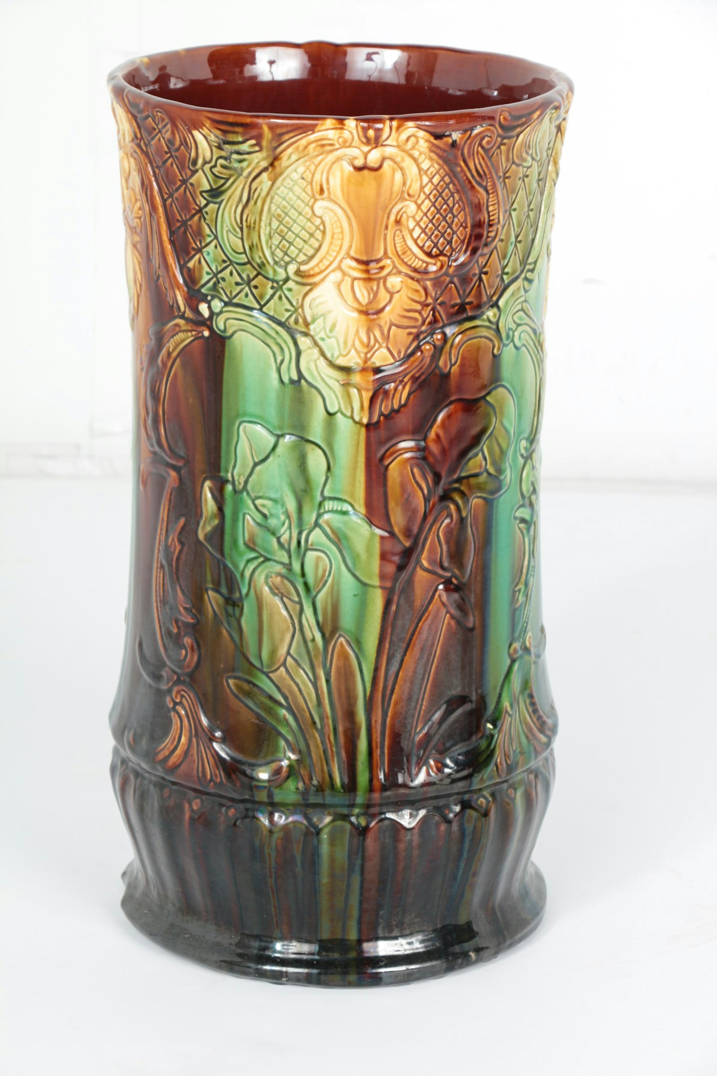 Roseville Auto Sales >> Antique Roseville "Iris" Majolica Umbrella Stand : EBTH Roseville Auto Sales >> Antique Roseville "Iris" Majolica Umbrella Stand : EBTH