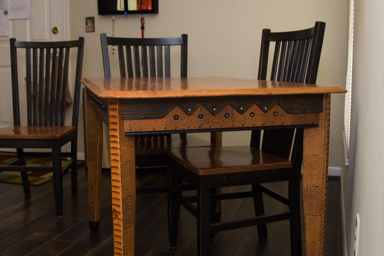 Decorative Dining Table and Chairs EBTH