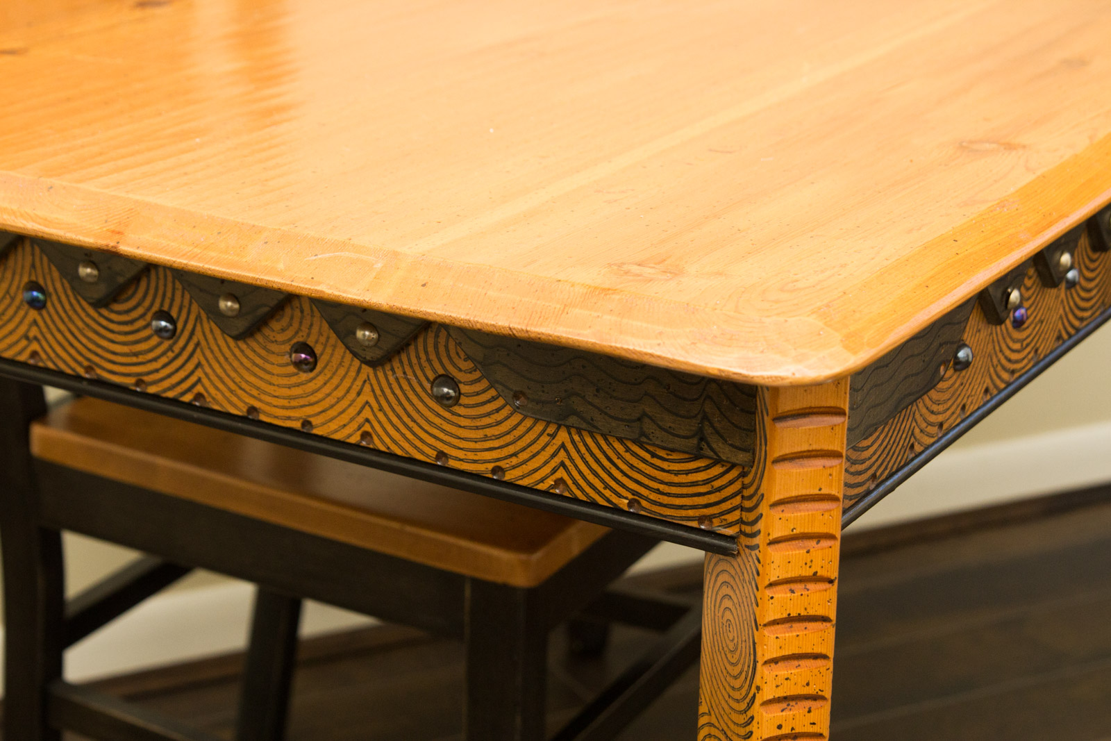 Decorative Dining Table and Chairs EBTH