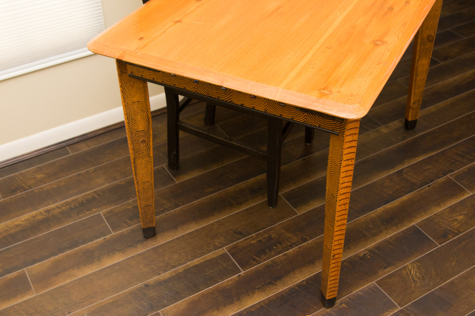 Decorative Dining Table and Chairs EBTH