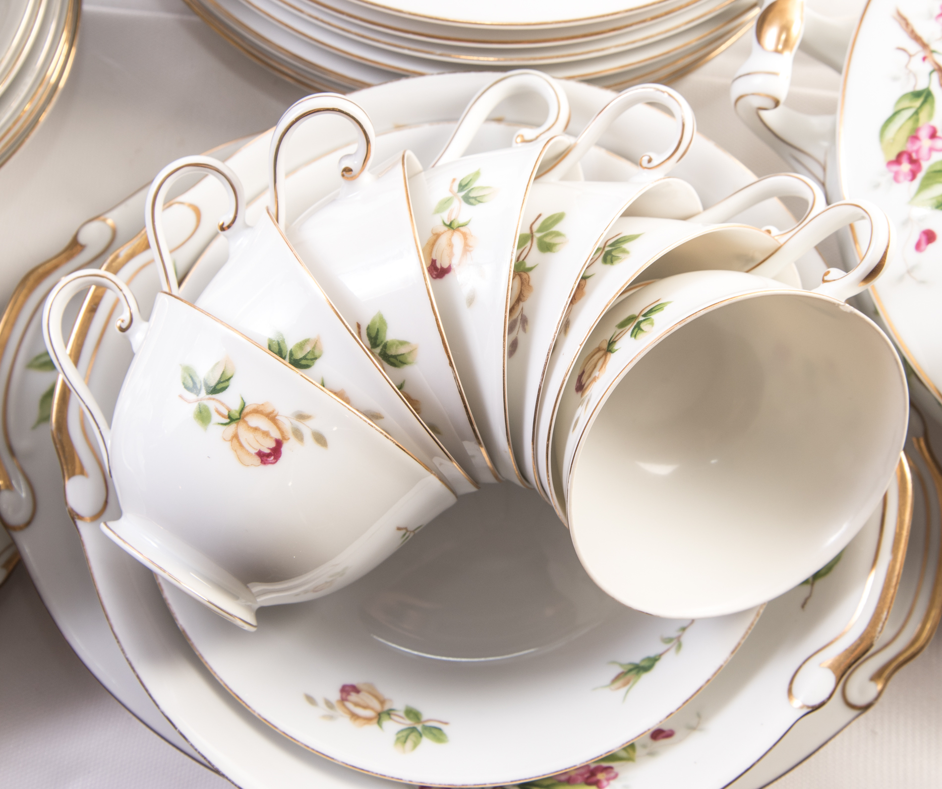 Lynmore "Golden Rose" Fine China Tableware EBTH