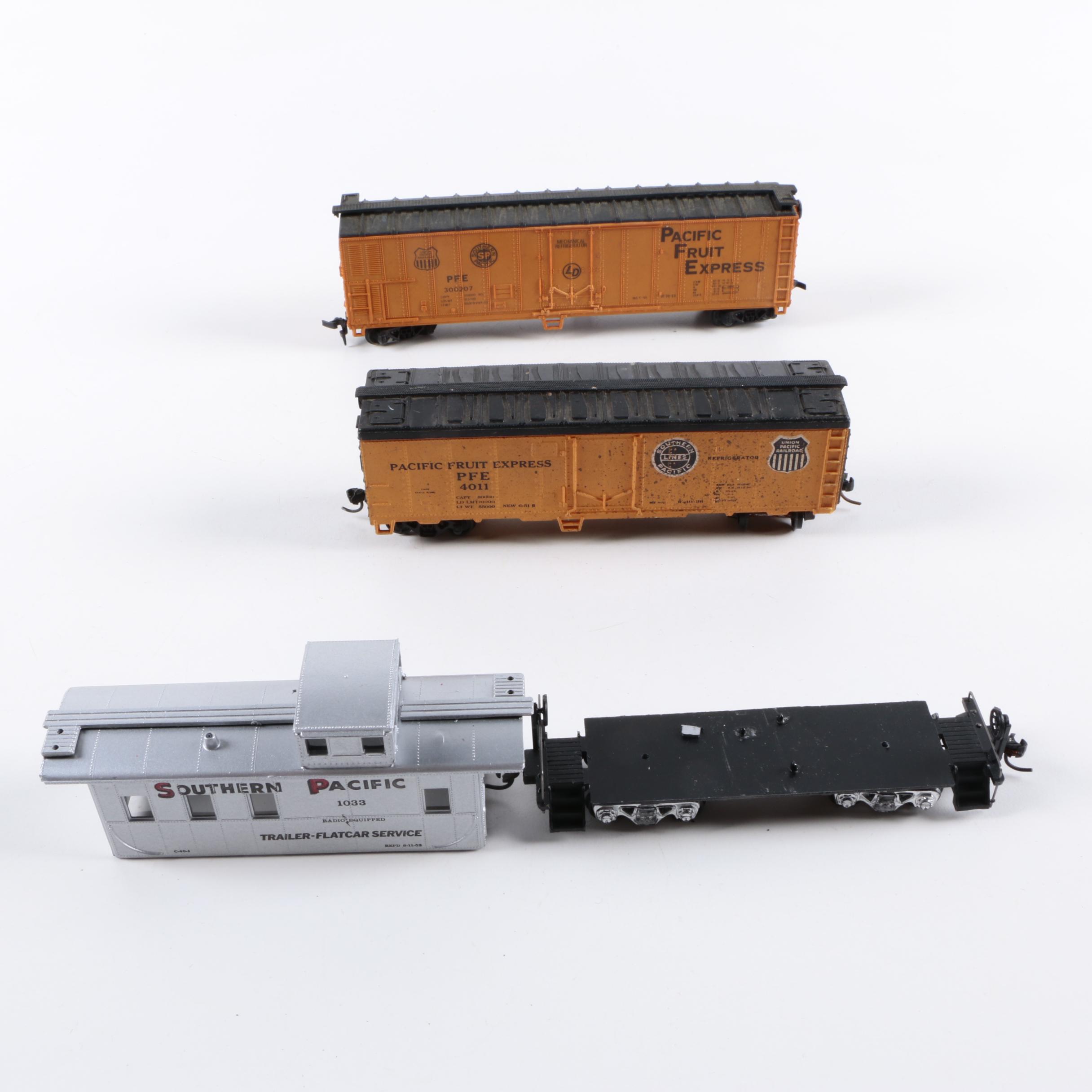 Assorted HO Scale Train Cars Including Varney EBTH