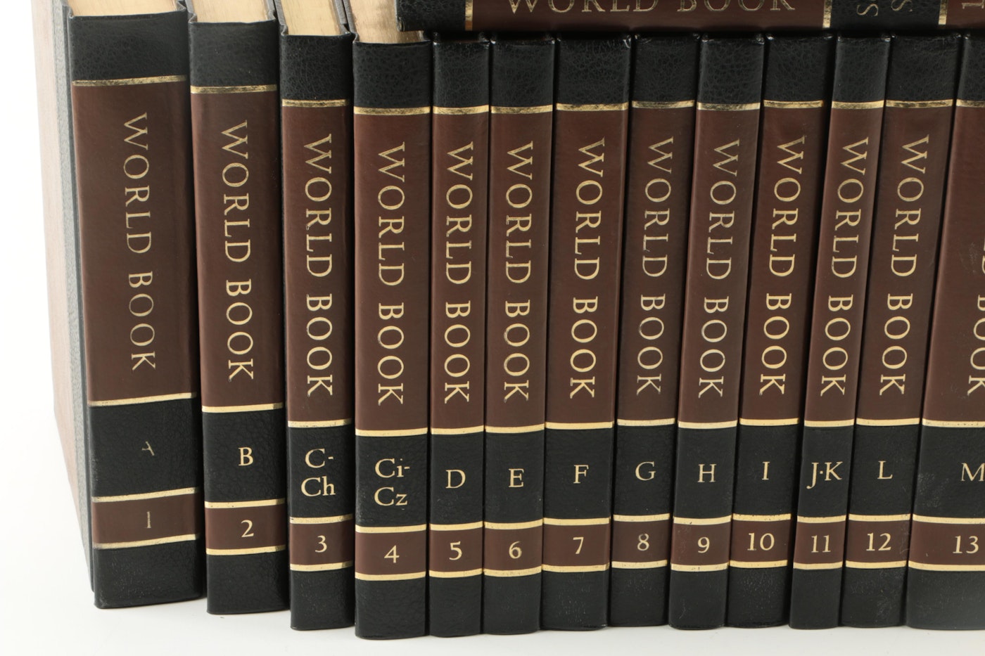 "the World Book Encyclopedia" Complete Set And Twovolume World 583