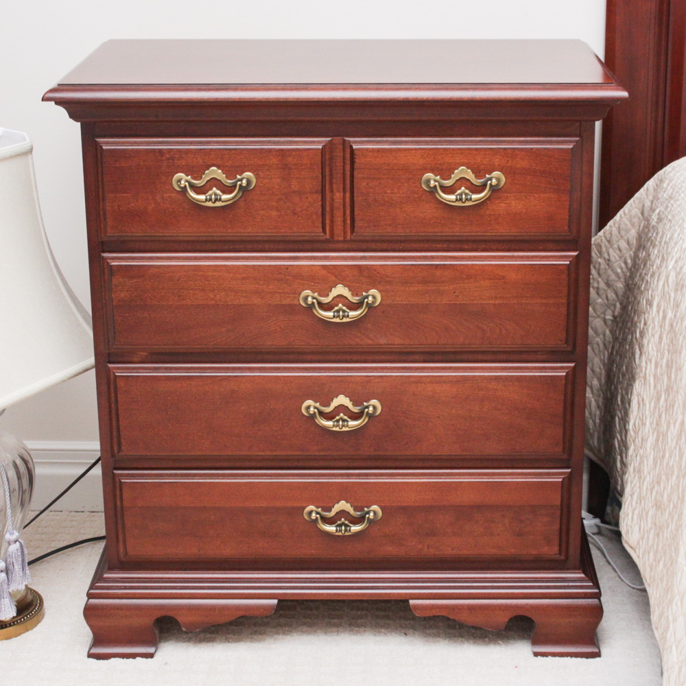 Thomasville Chippendale Style Nightstands | EBTH