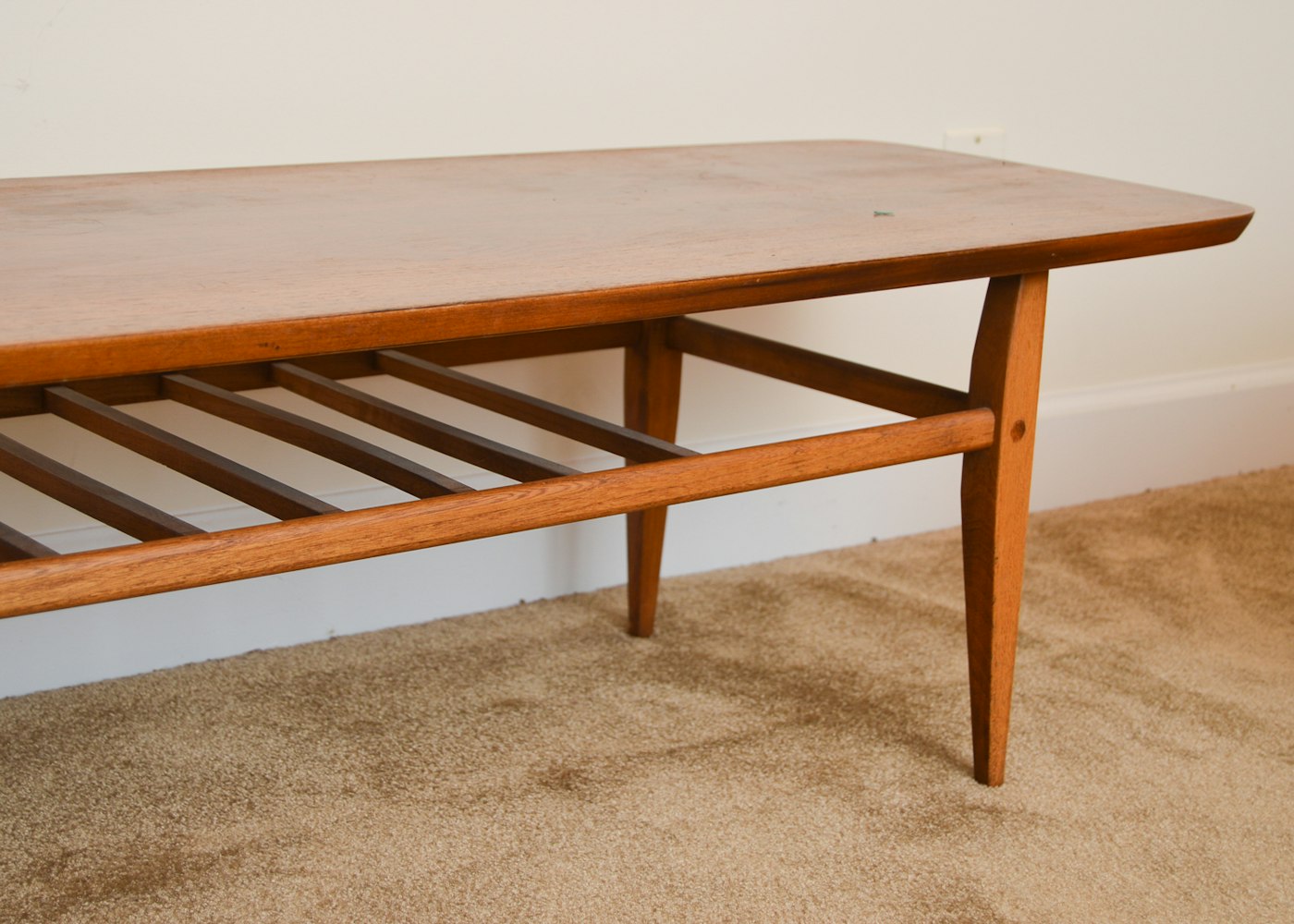 Vintage Mid Century Modern Walnut Coffee Table by Lane | EBTH