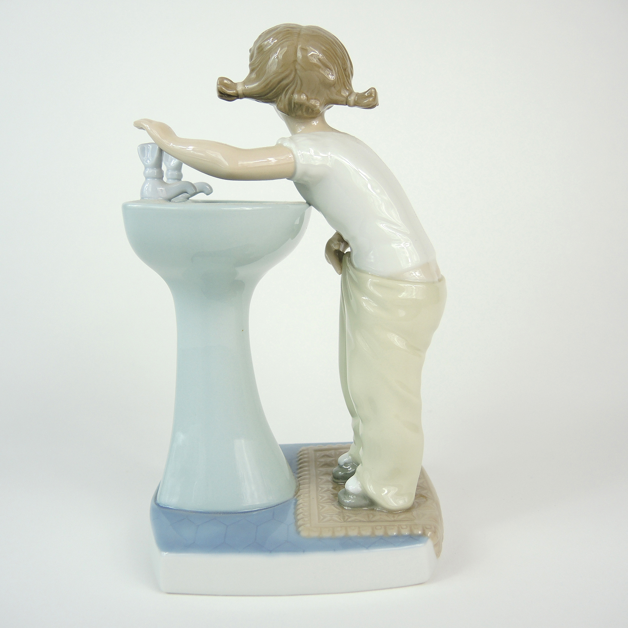 Lladro "Clean Up Time" Porcelain Figurine EBTH
