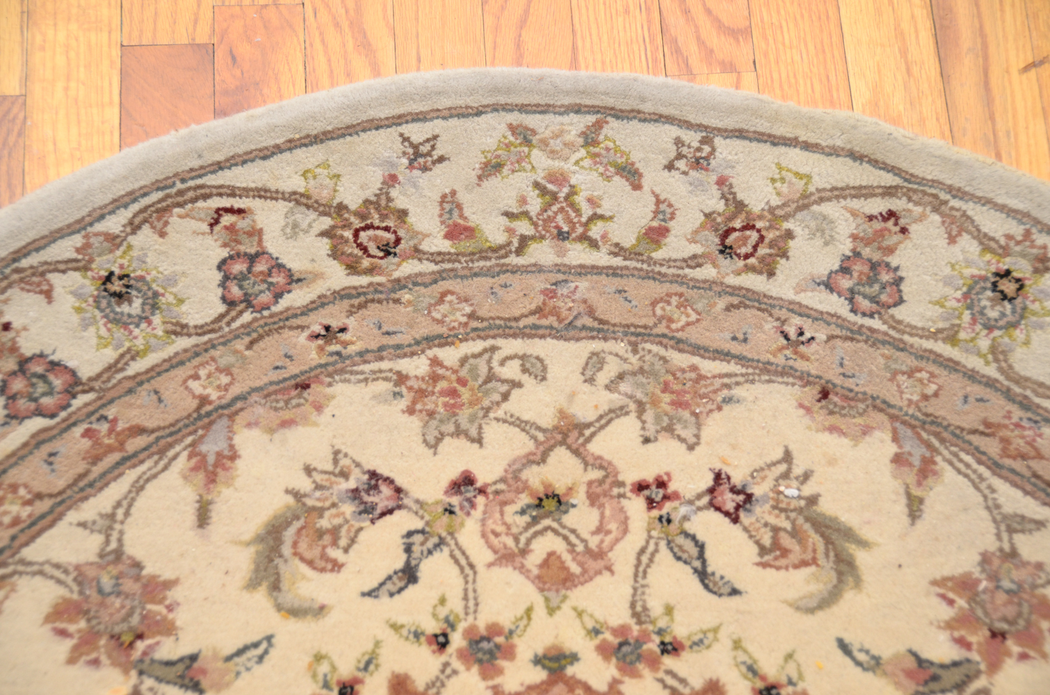 Machine Made Mink "Devon" Round Rug EBTH