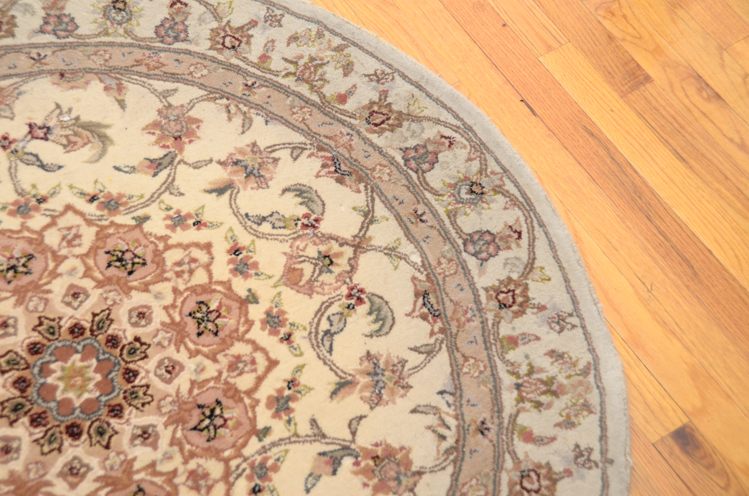 Machine Made Mink "Devon" Round Rug EBTH