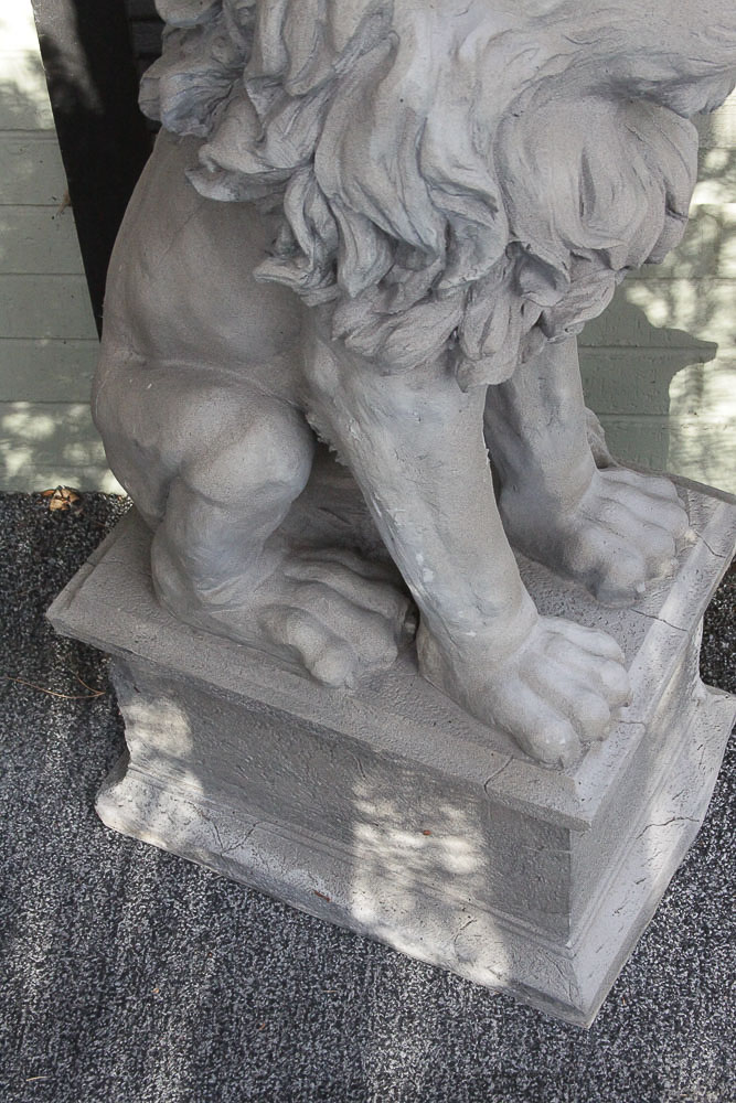 Plaster Outdoor Lion Statue EBTH