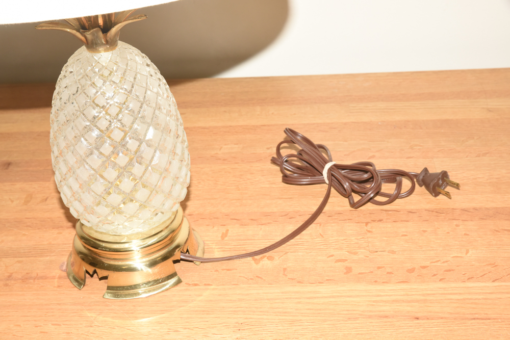 Heyward House Crystal Pineapple Lamp EBTH