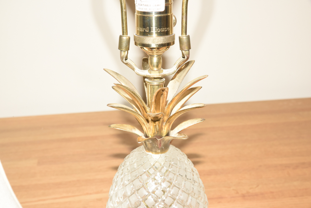 Heyward House Crystal Pineapple Lamp EBTH
