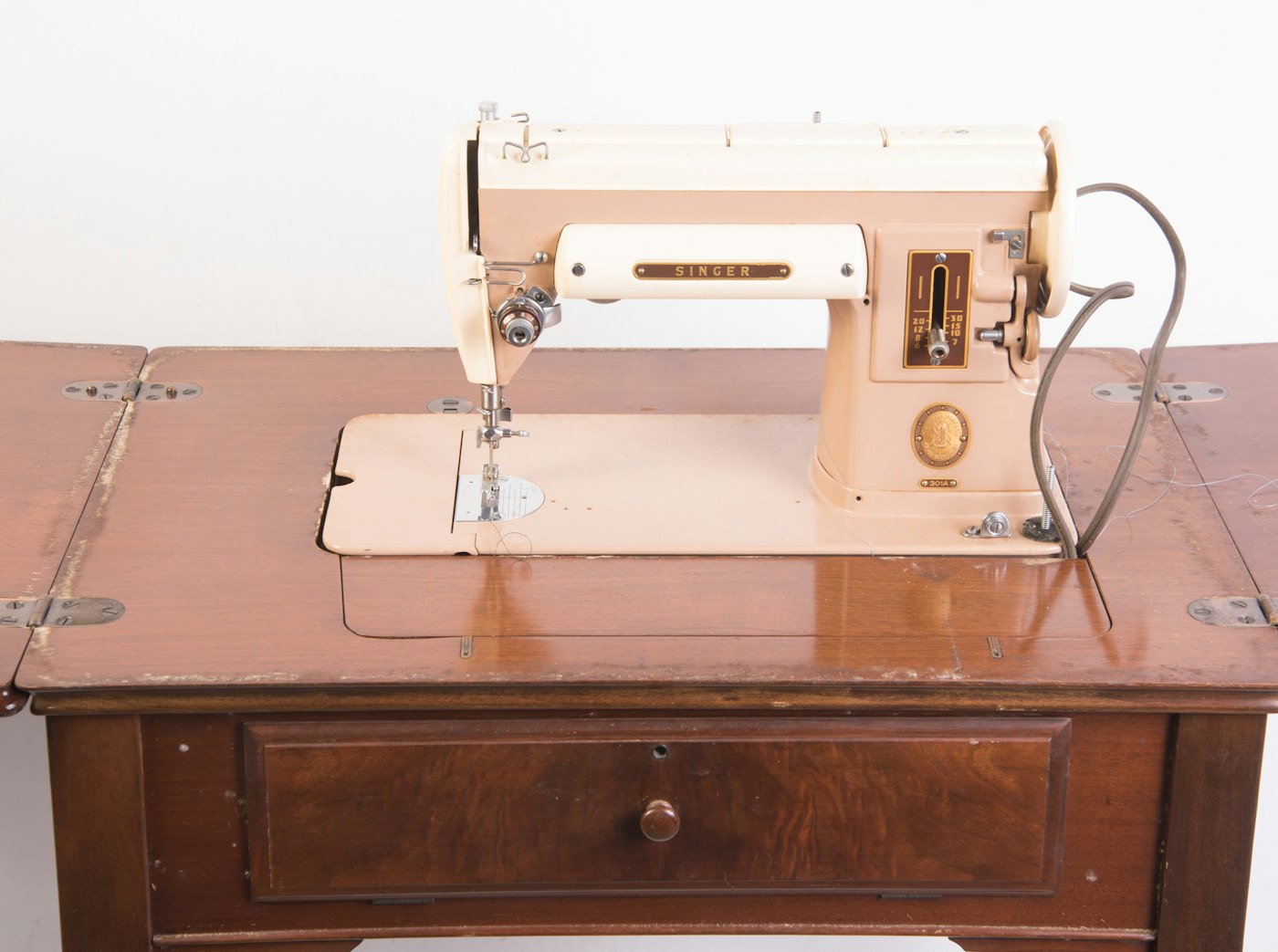 Vintage Singer Sewing Machine Table | EBTH