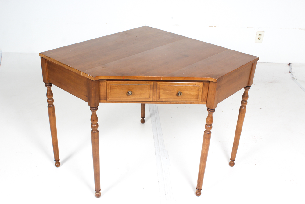 Kling Colonial Corner Side Table EBTH