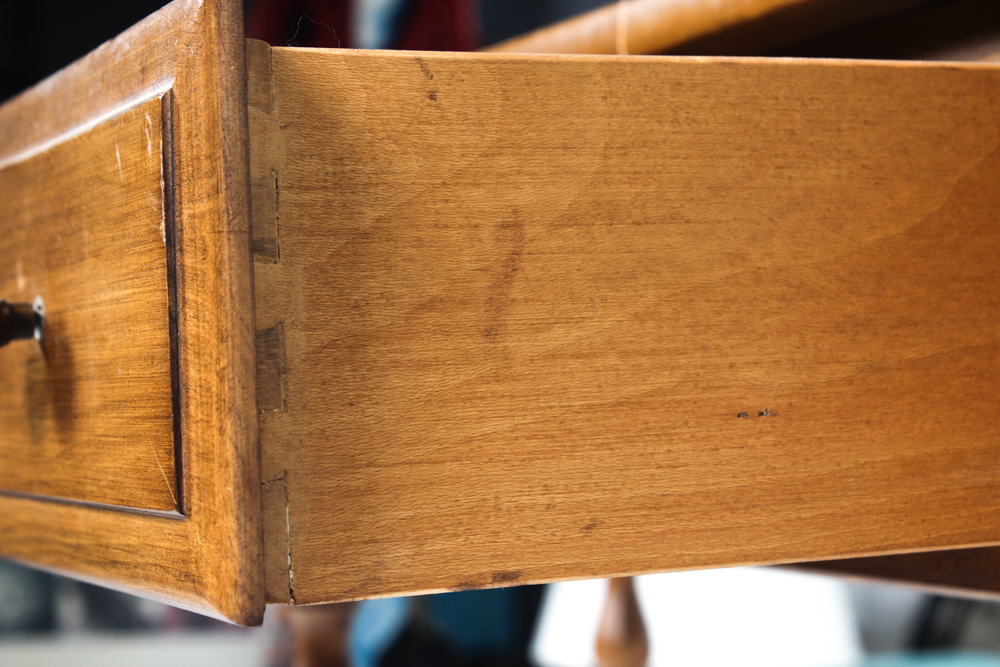 Kling Colonial Corner Side Table EBTH