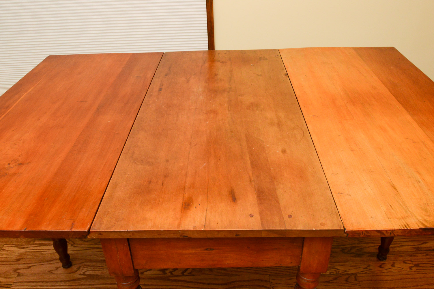 Vintage Sheraton Style Drop Leaf Table with Six Legs | EBTH