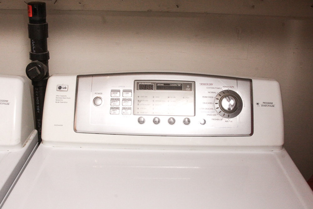LG FrontLoading Washer and Dryer Set EBTH