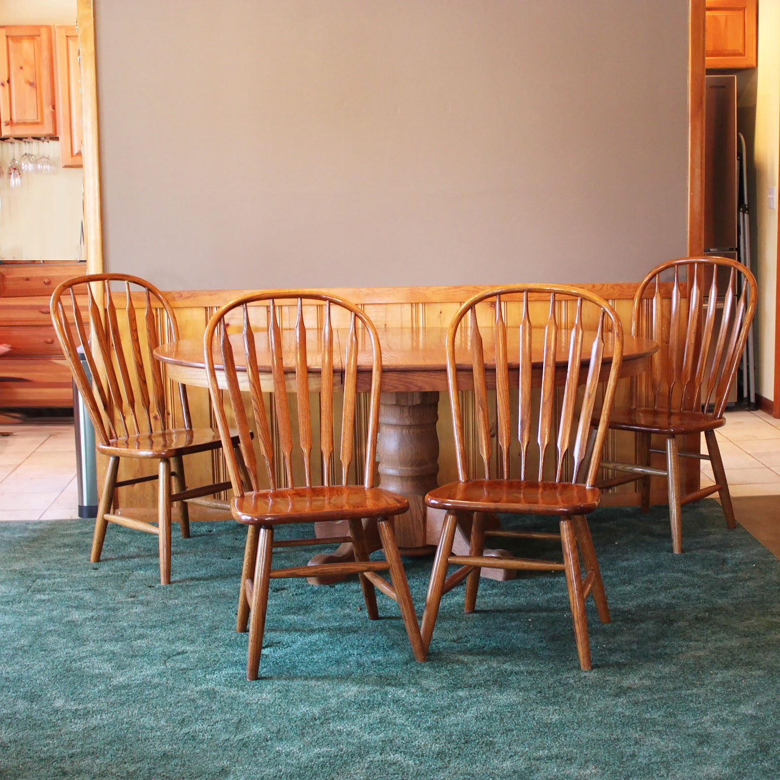 Traditional Oak Dining Table with Four Windsor Style Chairs EBTH
