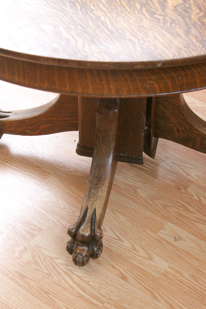 Vintage Tiger Oak Pedestal Dining Table with Leaf Inserts EBTH