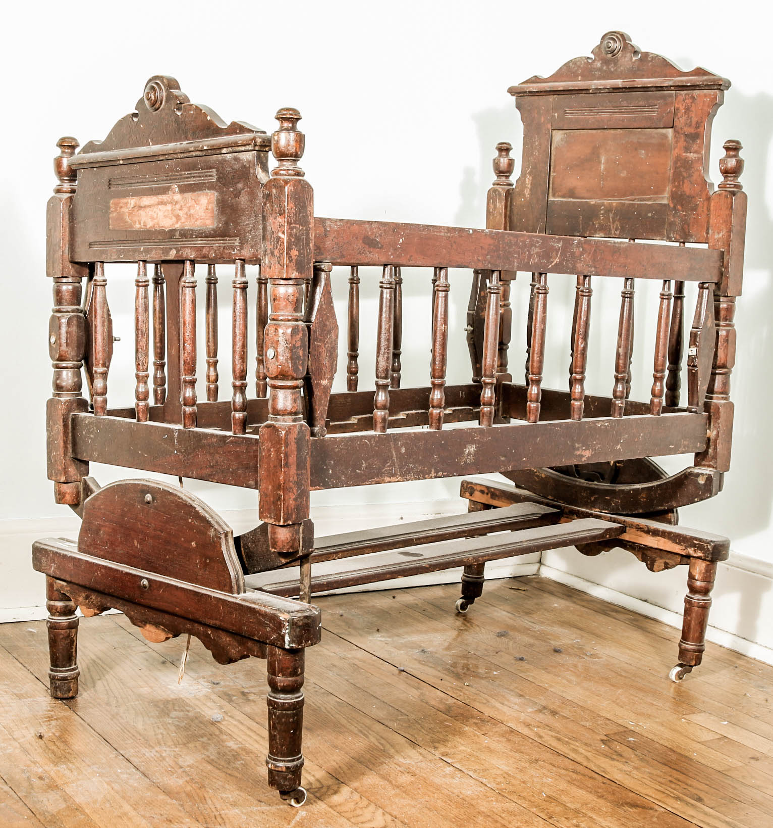Victorian Crib on Stand EBTH