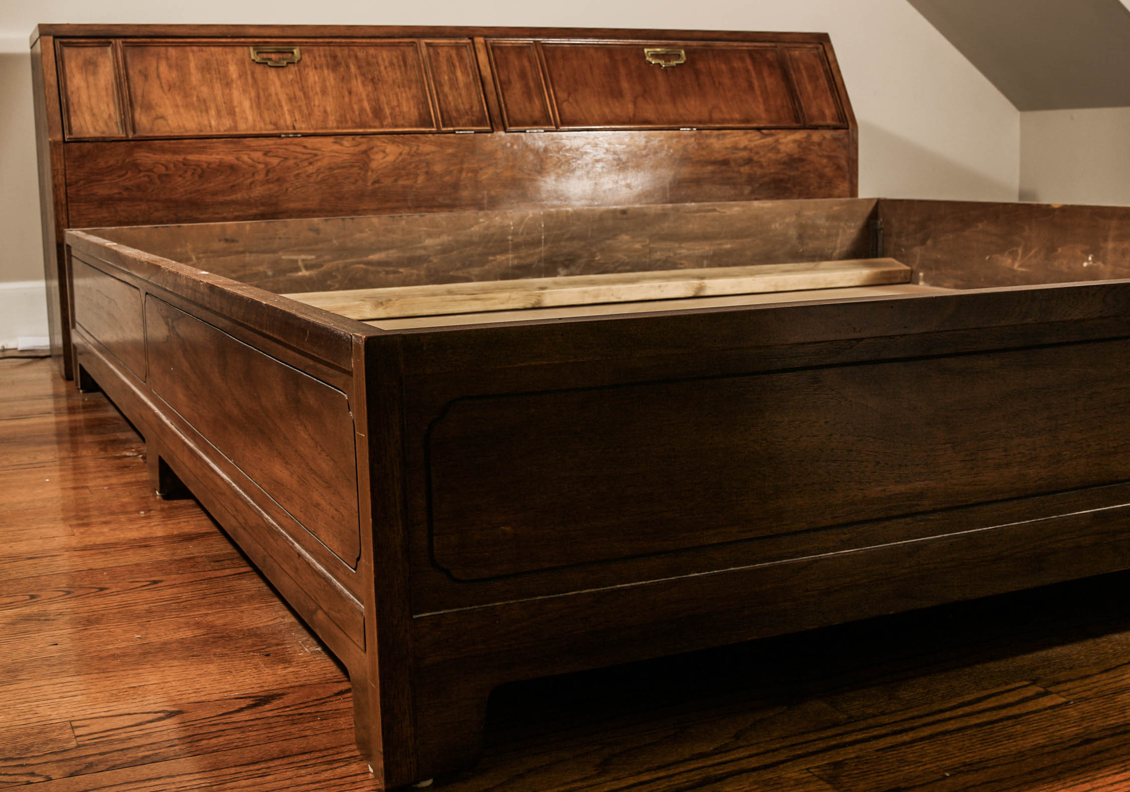 King Size Bookcase Headboard with Frame | EBTH