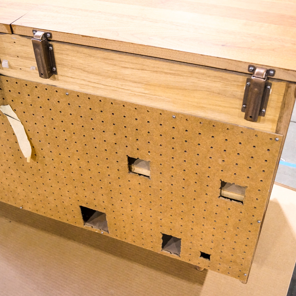 Mid Century Modern Stereo Cabinet with Fisher Speakers | EBTH (880 x 880 Pixel)