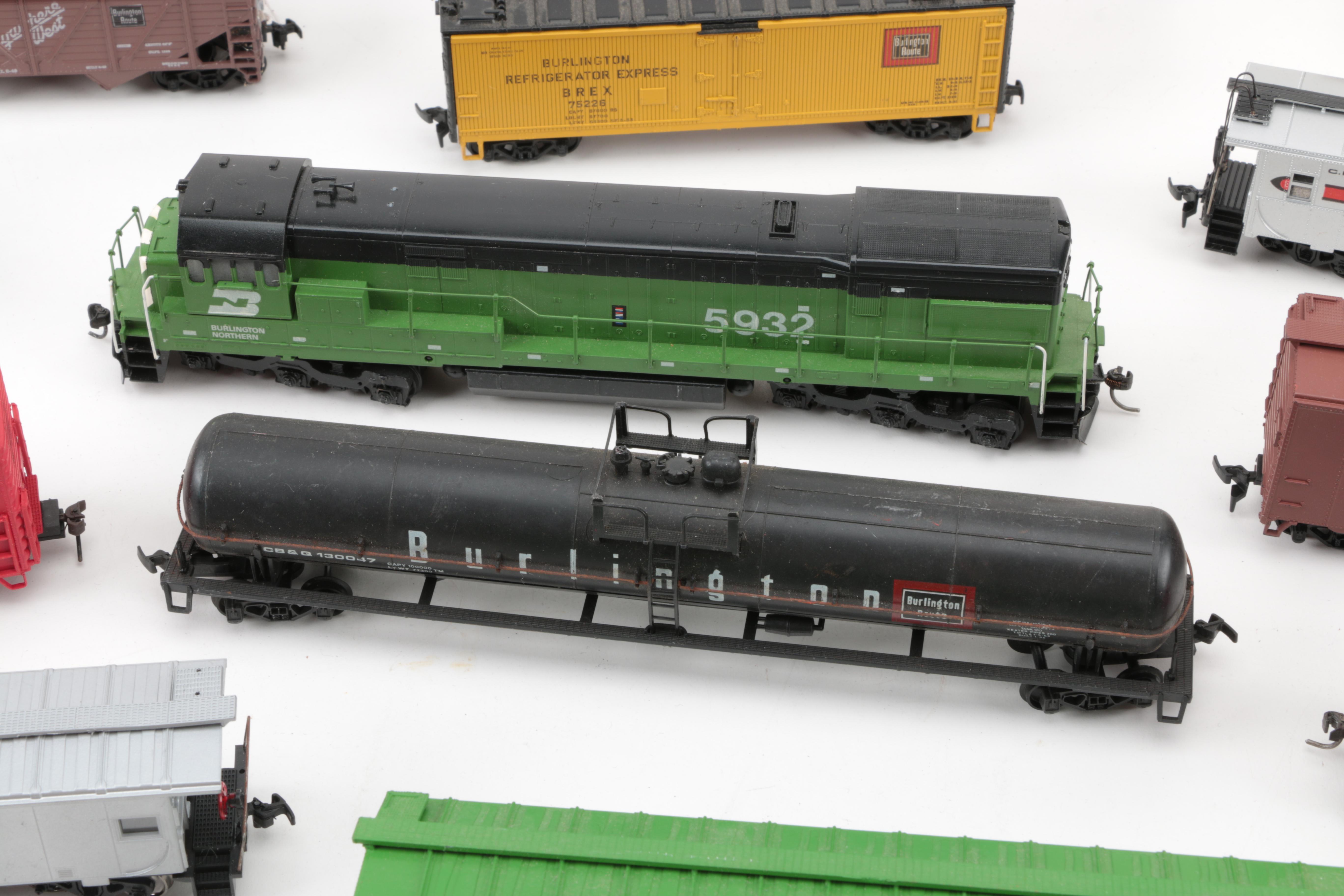 HO Scale Burlington Freight Cars and Diesel Engines | EBTH