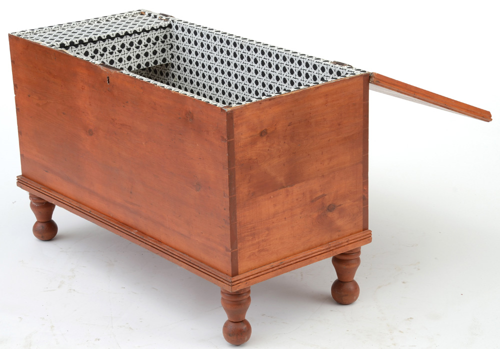 Antique Pine Dovetail Blanket Chest EBTH