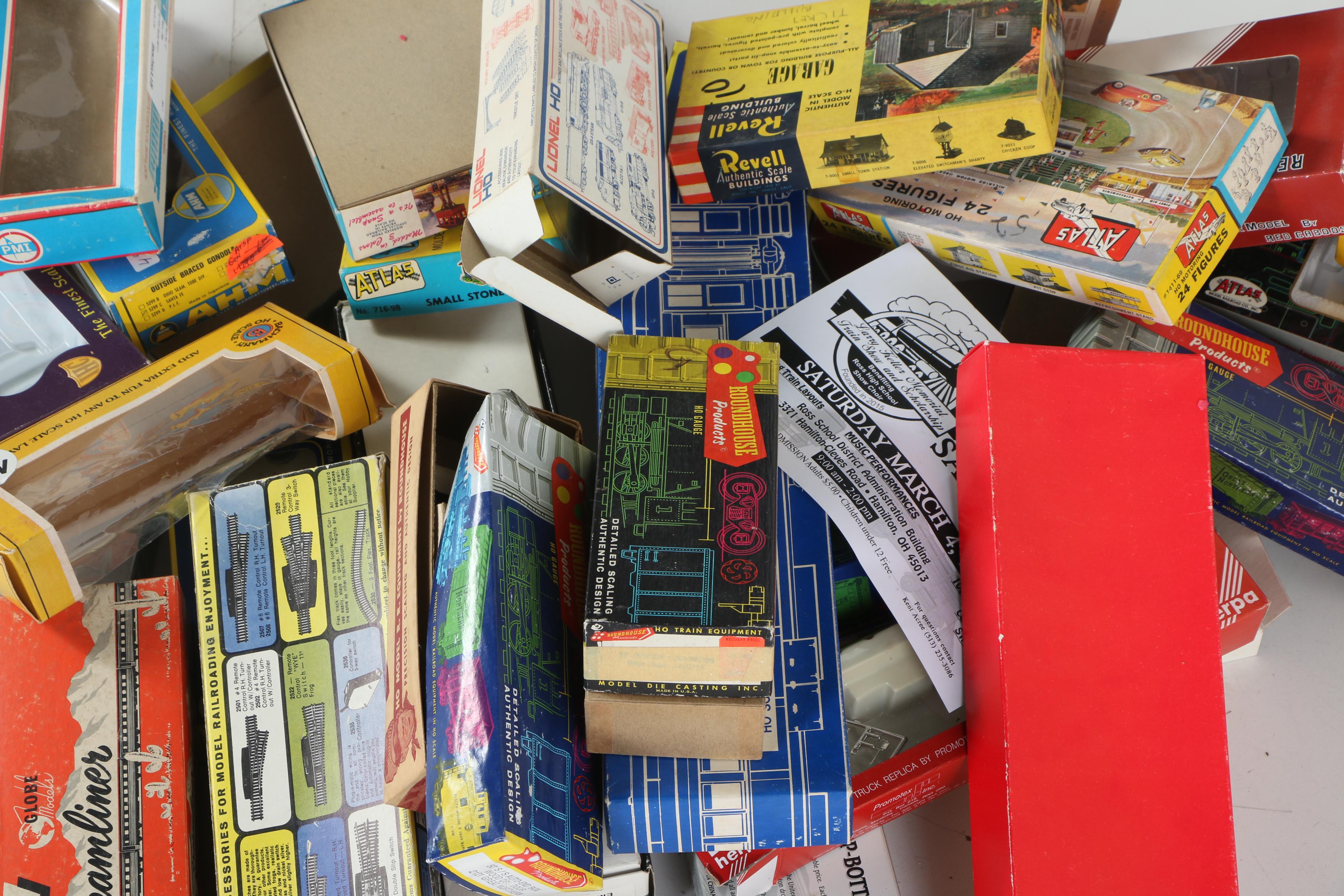 HO Scale Empty Train Boxes EBTH