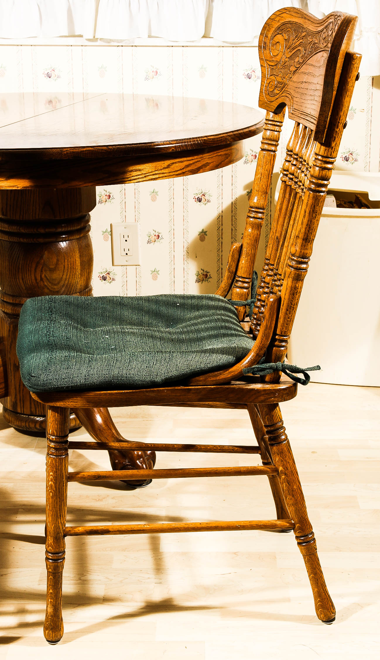 A Claw Foot Oak Dining Table and Chairs EBTH