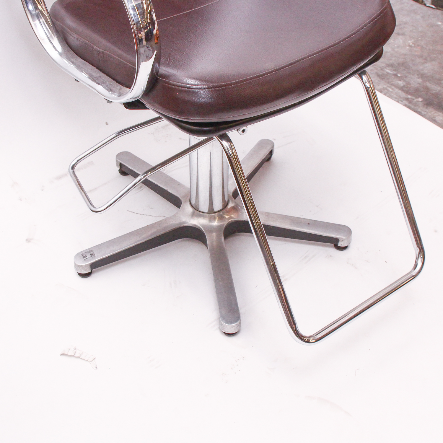 Brown Leather Salon Chair by Takara Belmont EBTH