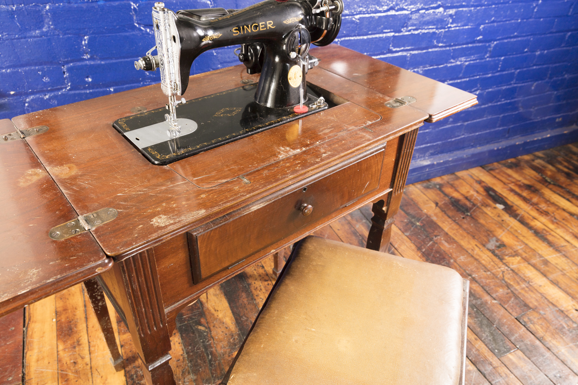 Vintage Singer Sewing Machine With Cabinet And Stool | EBTH