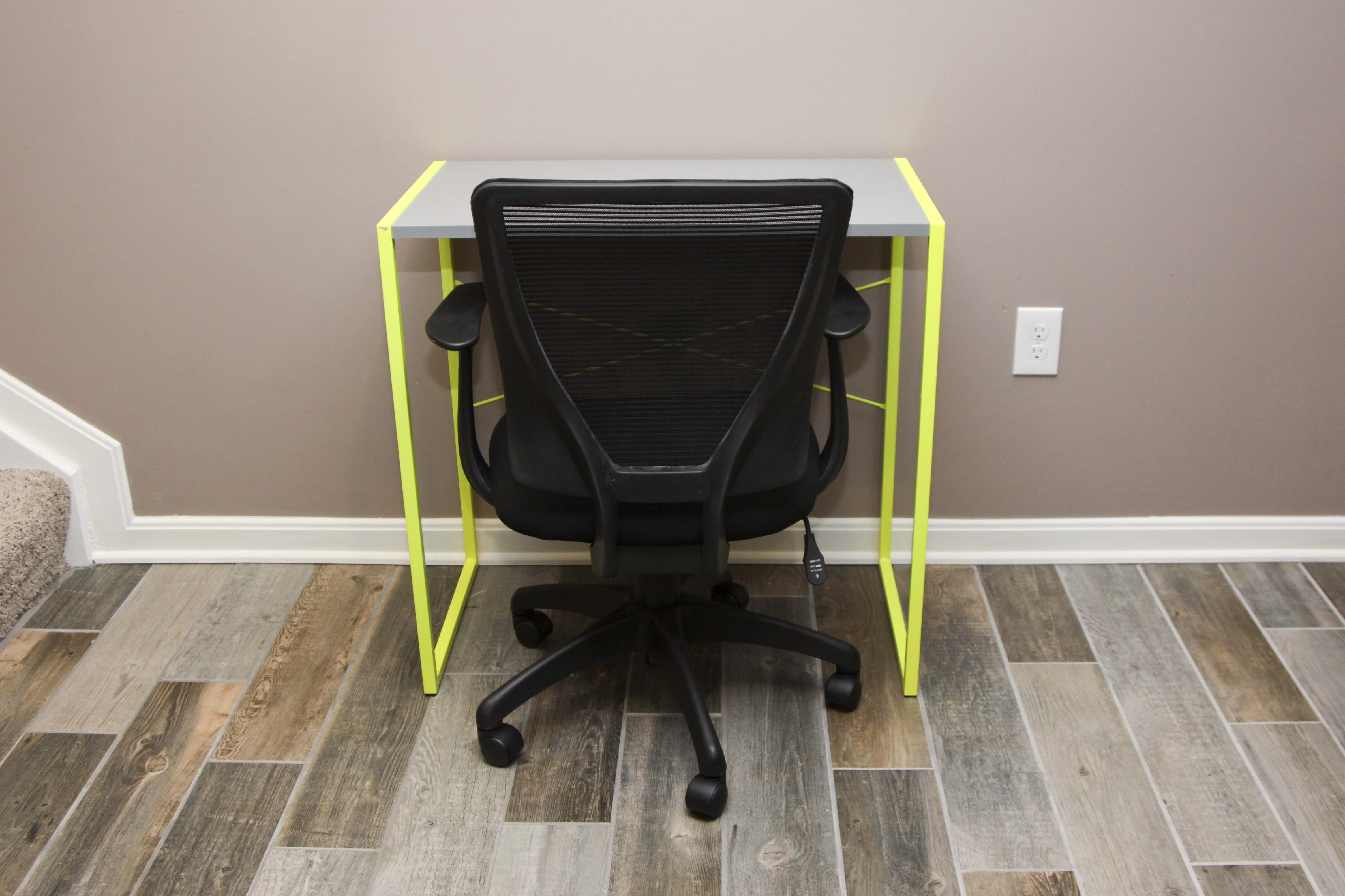 Youth Desk with Chair EBTH