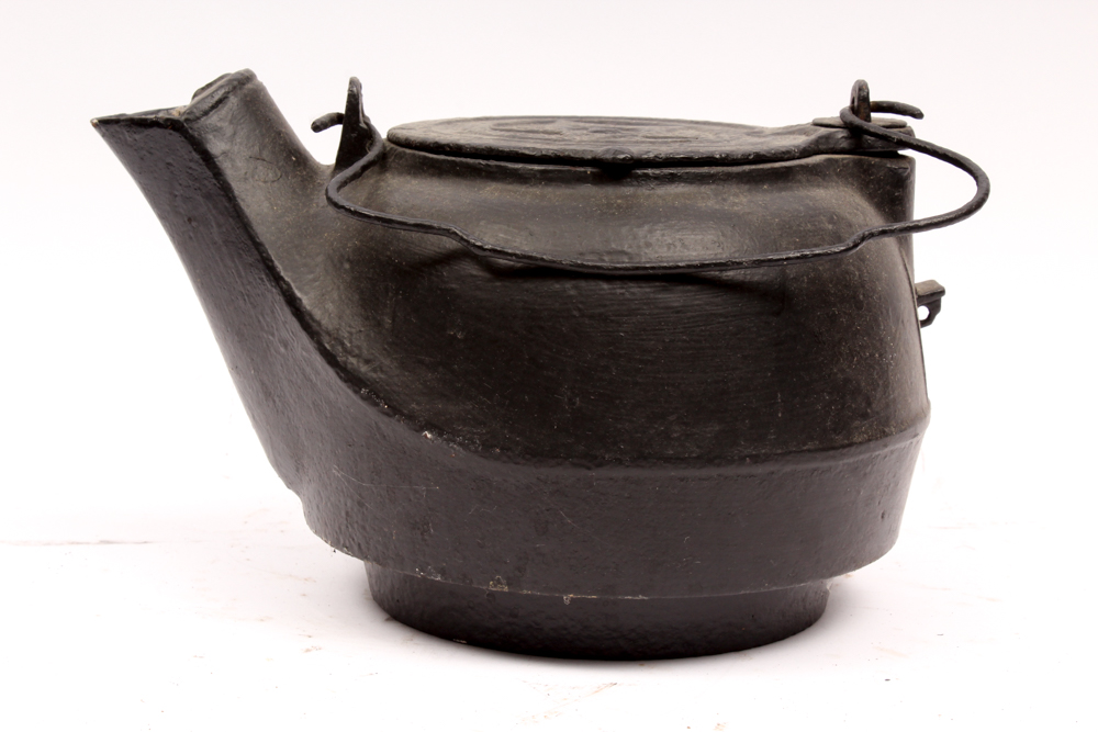 Chattanooga Star Cast Iron Kettle | EBTH