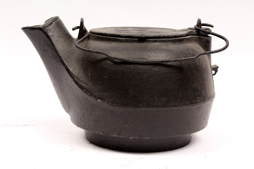 Iron Kettle B&B, Ontario, Canada Chattanooga Star Cast Iron Kettle | EBTH
