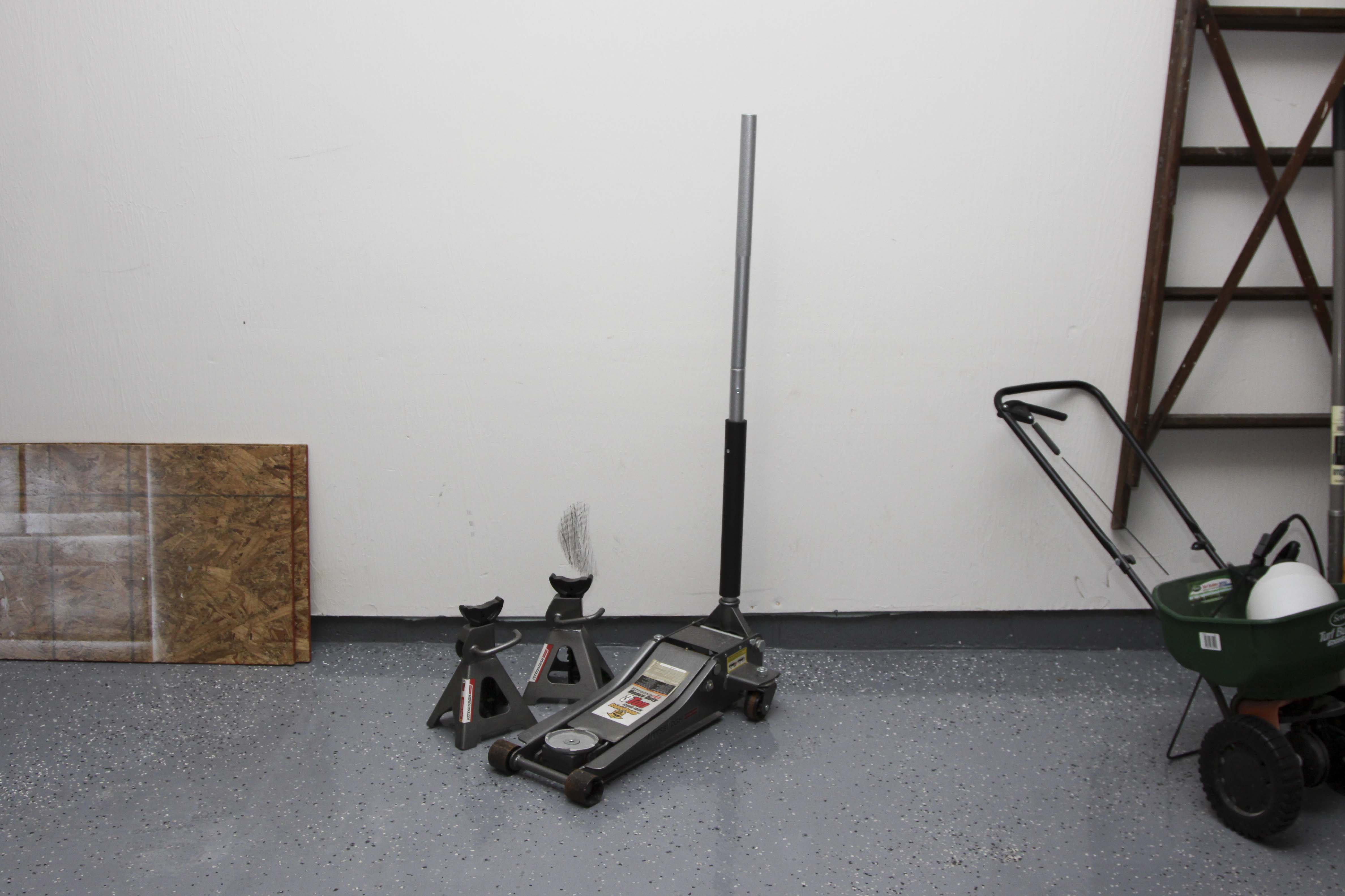 Pittsburgh Heavy Duty 3 Ton Floor Jack With Stands