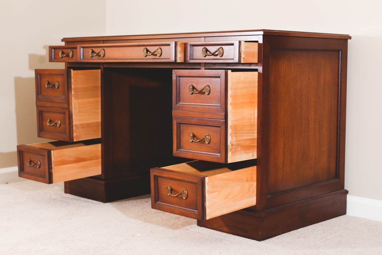 Vintage Sligh-Lowry Double Pedestal Desk | EBTH
