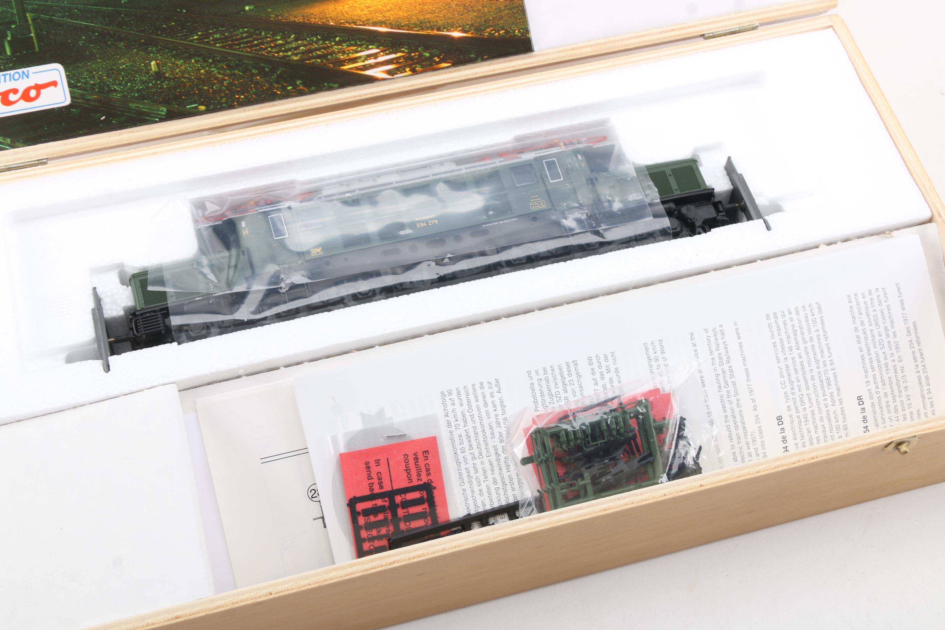 HO Scale Roco Museums Edition Electric Locomotive : EBTH