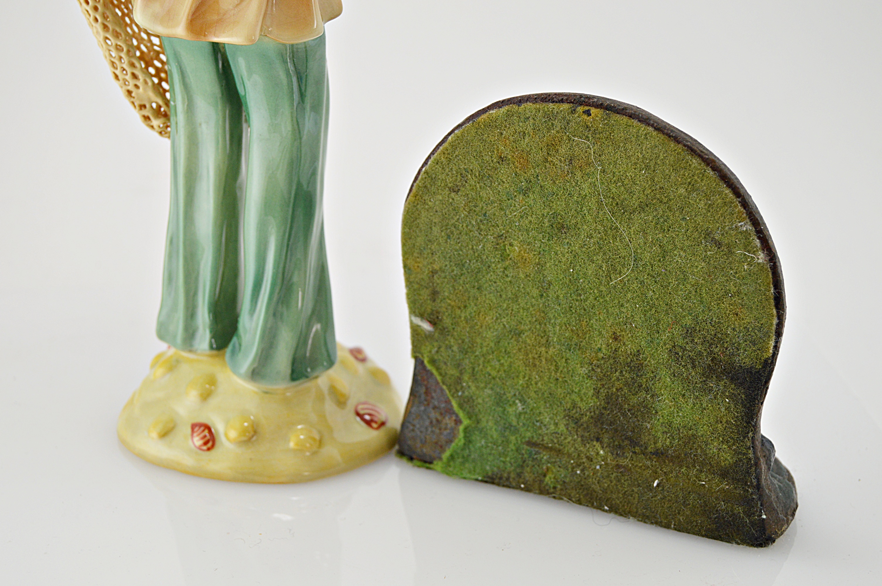 Vintage Porcelain Goldcrest Figurine and Cast Iron Bookend EBTH