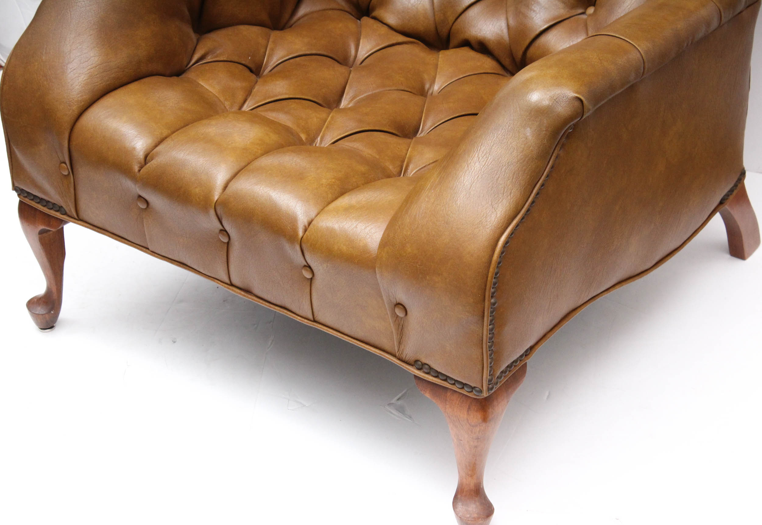 Vintage Sleepy Hollow Chair with Ottoman by Mall City Furniture EBTH