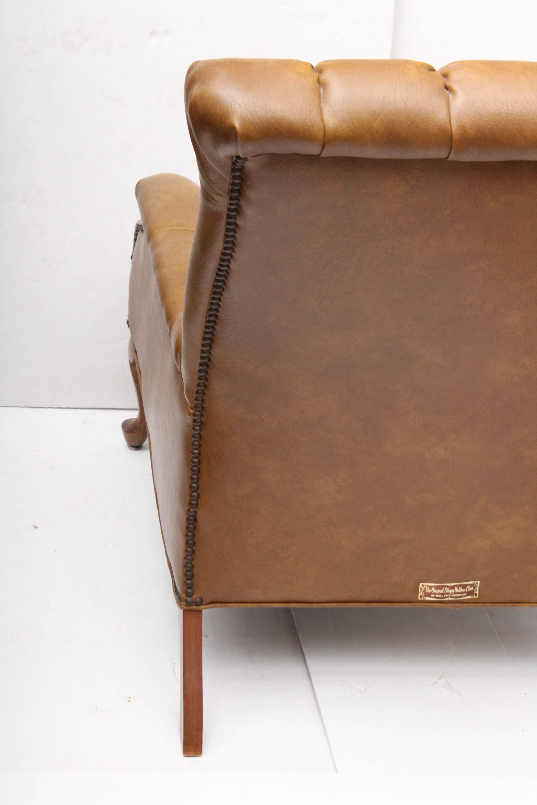 Vintage Sleepy Hollow Chair with Ottoman by Mall City Furniture | EBTH