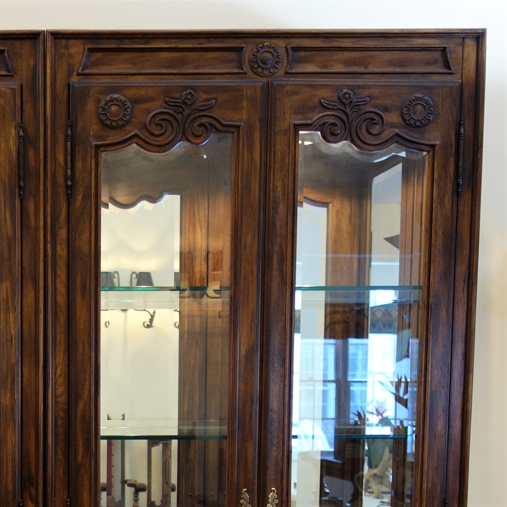 Drexel Heritage Lighted Curio Cabinet Ebth
