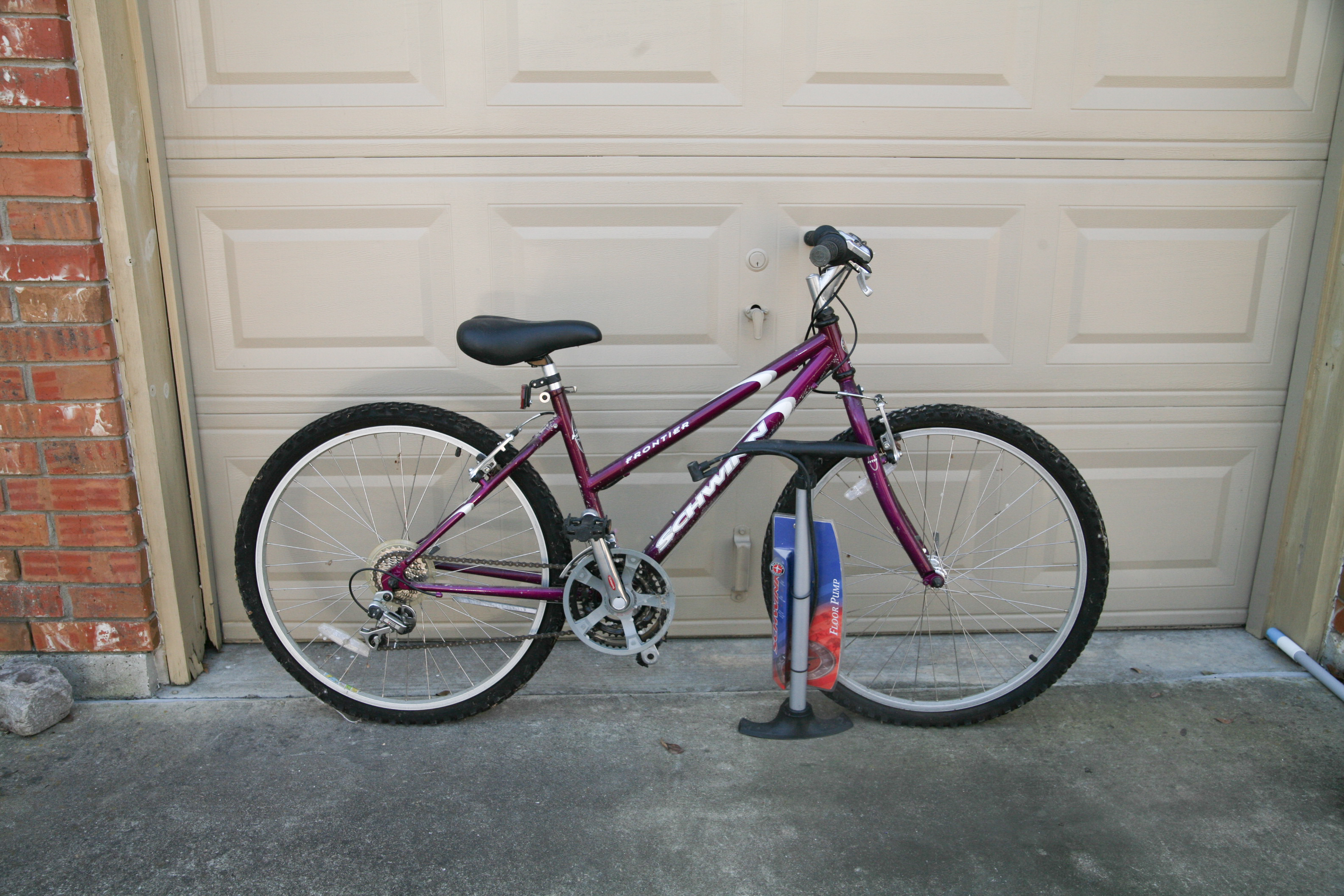 schwinn frontier womens bike