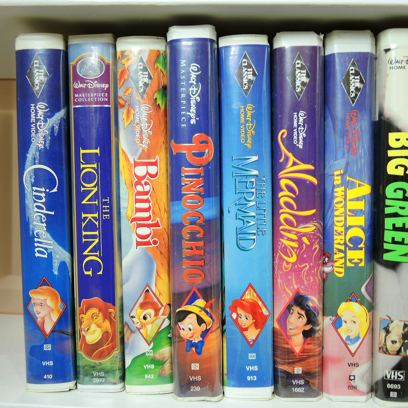 Box Lot Of Disney Vhs Tapes And Disney Print - Vrogue