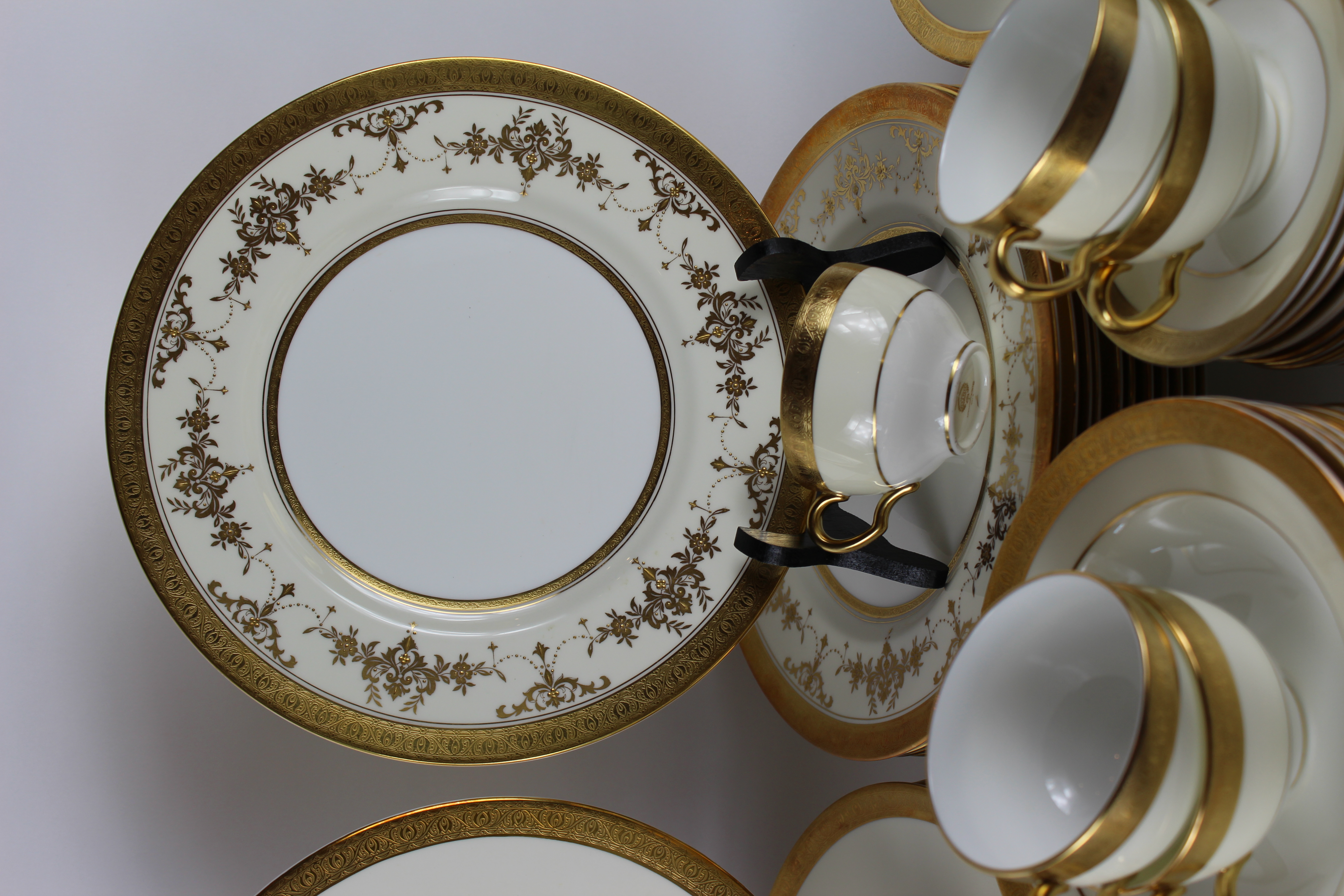 Minton Fine Bone China Dinnerware Plus Serving Pieces including