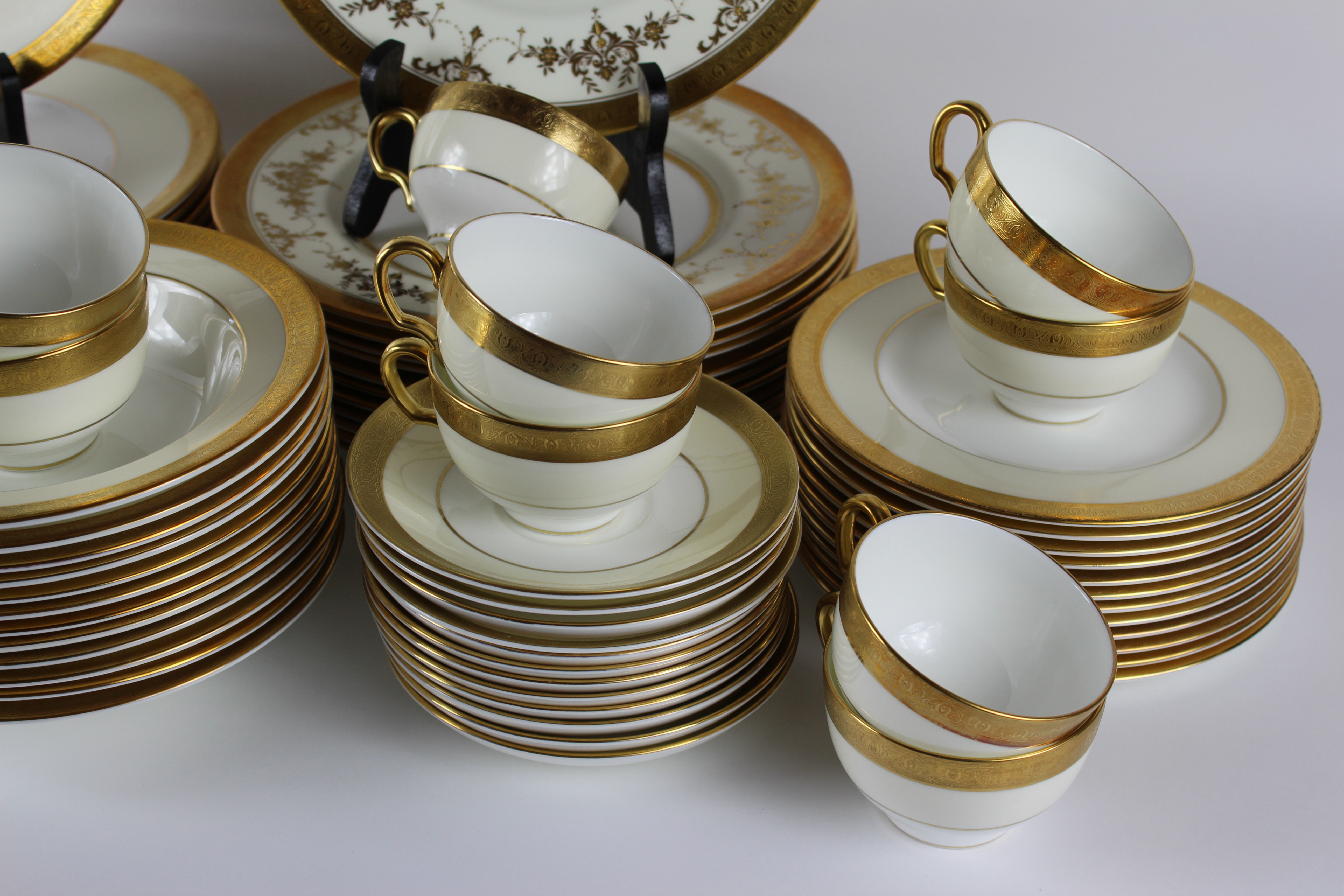 Minton Fine Bone China Dinnerware Plus Serving Pieces including