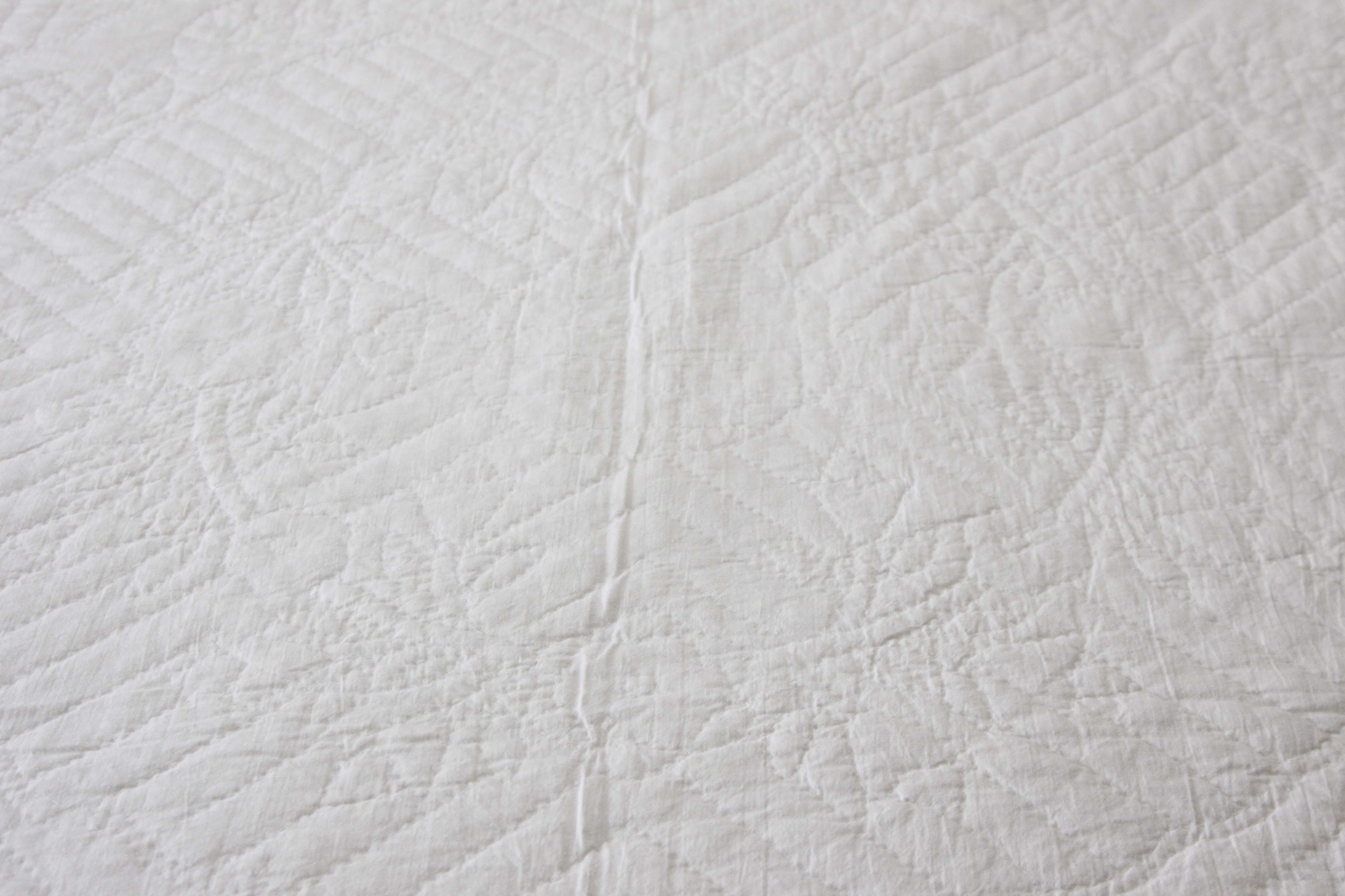 Quilt Stand and Quilts EBTH