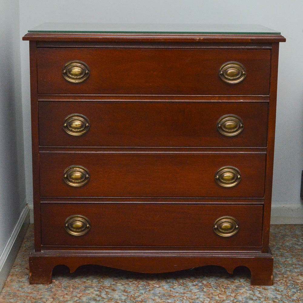 Vintage Hepplewhite Style Mahogany Chest of Drawers EBTH