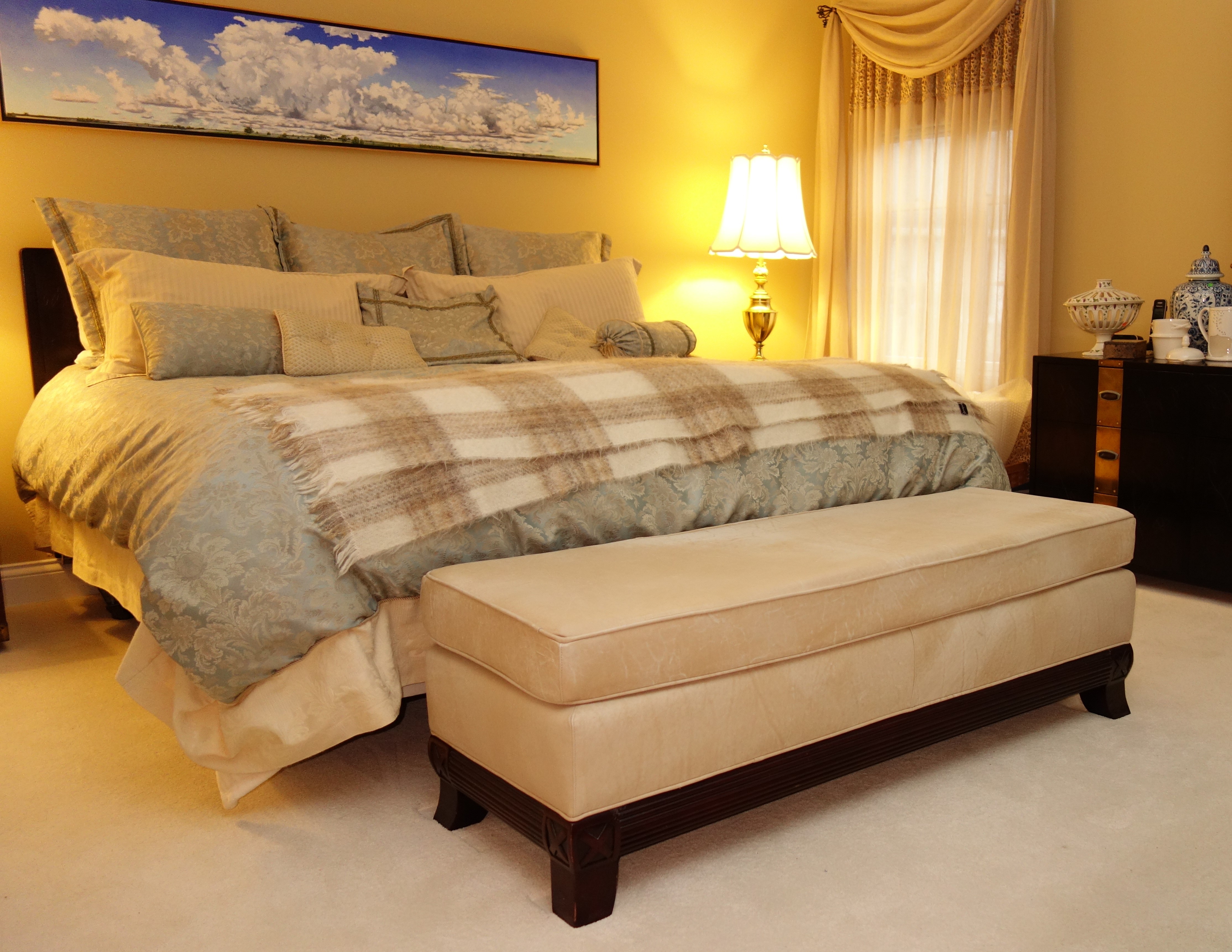 Cream Leather Bench EBTH