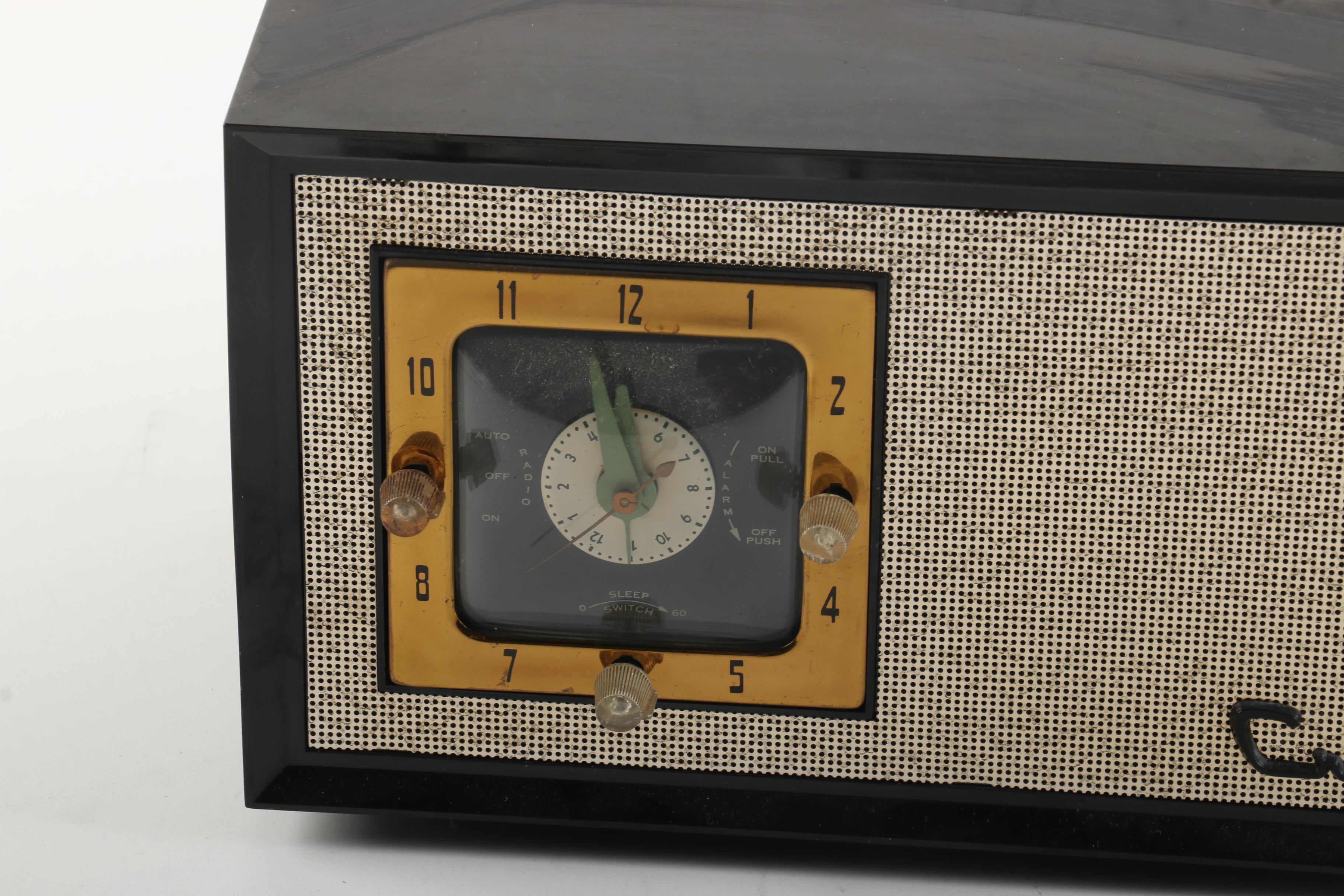 Vintage Crosley Model E90CE Clock Radio EBTH